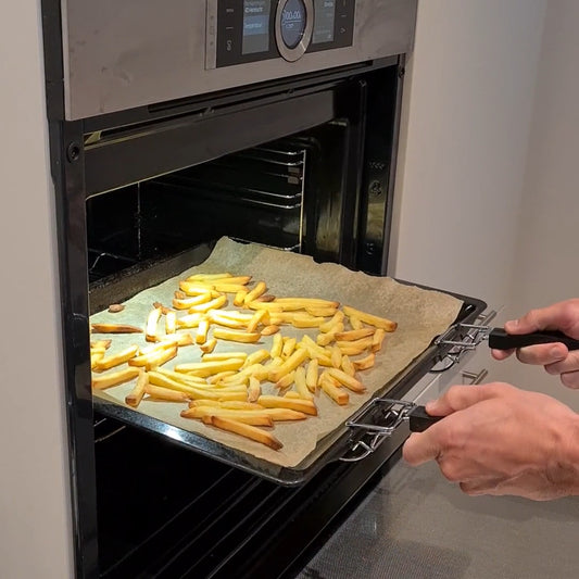 Ovenhulp – Trek Hete Bakplaten Veilig Naar Voren